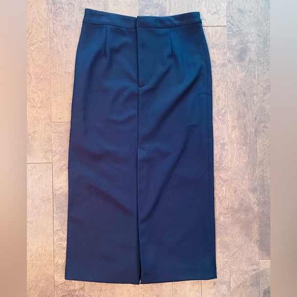 Navy mid length skirt Sz M - Picture 2 of 4